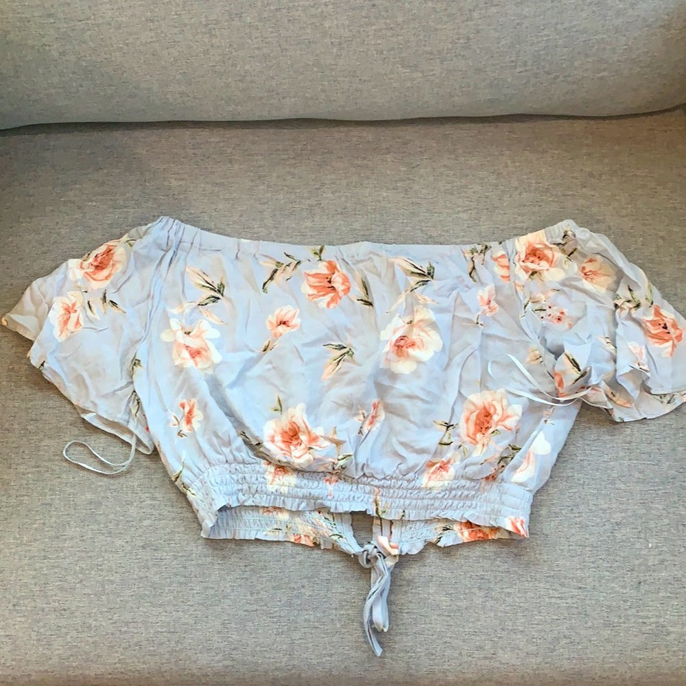 Kendal and kylie Floral crop top small